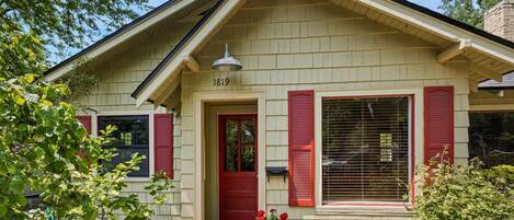 Welcome to Boise's quaint Grace Garden Cottage