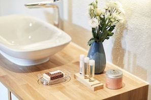 Bathroom amenities
