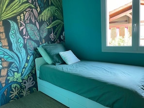 Children's room with pull-out bed
