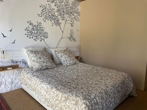 Master Bedroom with bed 160x200