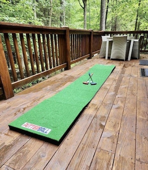 Golf anyone? Putterball is essentially beer pong golf!