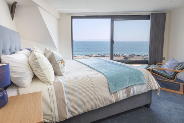 A double bedroom with sea view at Beesands Vista, Devon