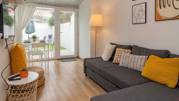A spacious and bright living room.
#comfort #naturallight #portugal #pt #lisbon