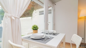 The dining area has a lot of natural light, perfect for having breakfast before a day of exploring Lisbon #naturallight #portugal #pt #lisbon