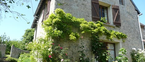 La grande maison nommé "l'Amirauté".