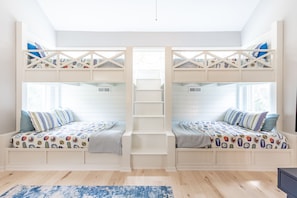 Bunk bed room ideal for kid room