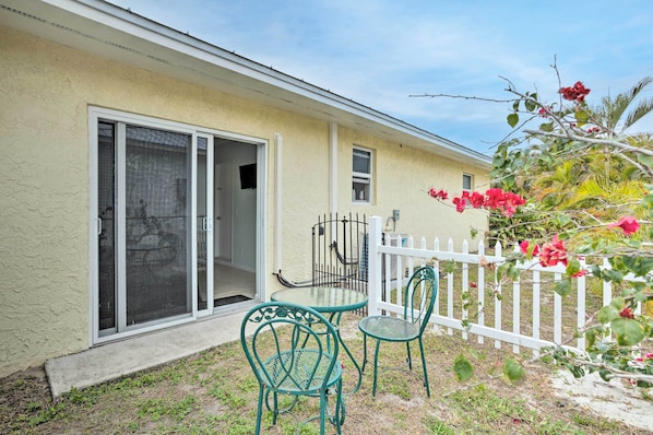 Jensen Beach Vacation Rental | 1BR | 1BA | 390 Sq Ft | 1 Step Required