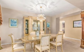 Beautiful Formal Dining room 