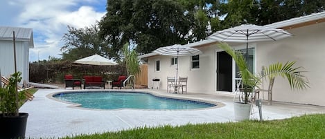 Pool in enclosed backyard. Private and serene for relaxing under the sunshine. 