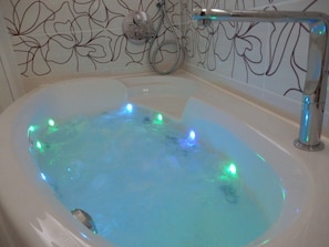 Indoor spa tub