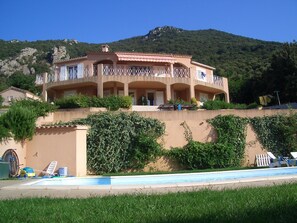 Notre villa ( Appartements au Rez de chaussée)