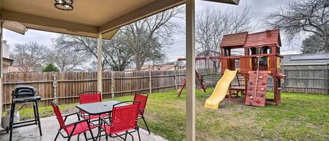 San Antonio Vacation Rental | 3BR | 2BA | 1 Step to Access | 1,450 Sq Ft