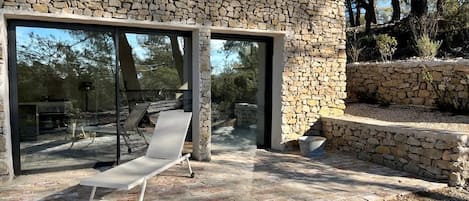 Studio dans Cabanon en pierre Provençal