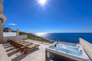shared terrace with sun-beds and jacuzzi
