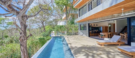 Lap pool with continuous bench