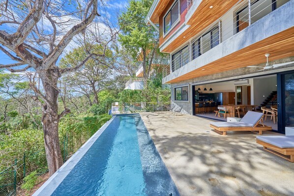 Lap pool with continuous bench