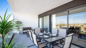 屋外ダイニングエリア