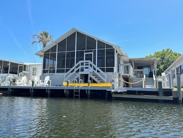 Waterfront retreat right off the Homosassa River 
