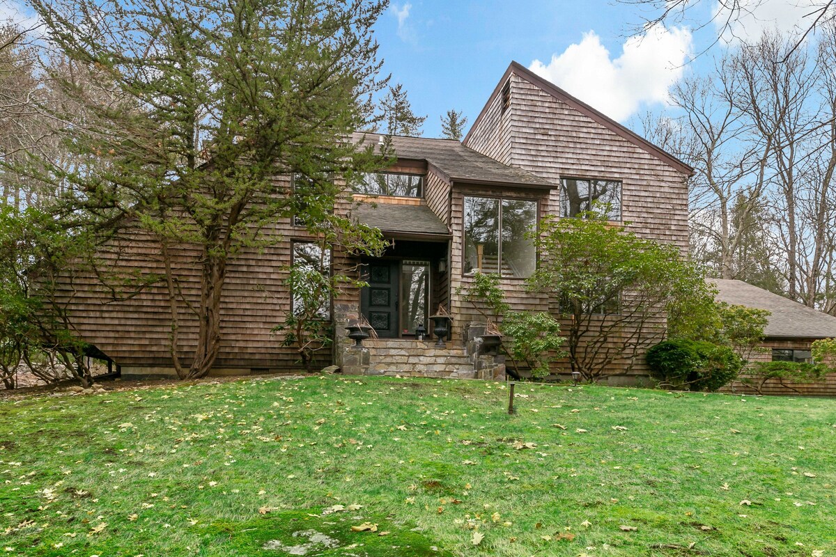 beautiful contemporary house , only one hour from Manhattan