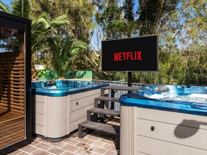 Bain à remous extérieur