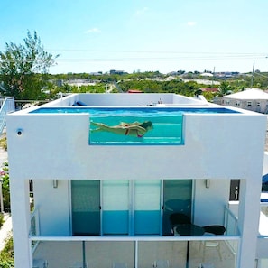 Roof top plunge pool - private to your guests