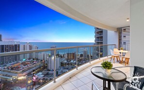 Balcony with the gorgeous views of the ocean and the city 