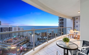 Balcony with the gorgeous views of the ocean and the city 