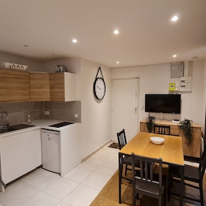 salle à manger et cuisine
