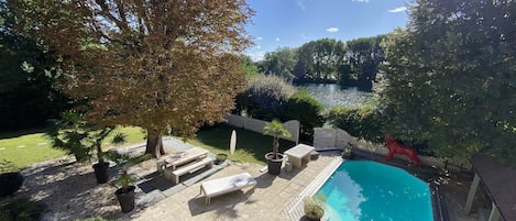 Piscine, vue Seine, accès direct à la Seine et jardin