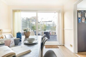 Open plan living /dining area