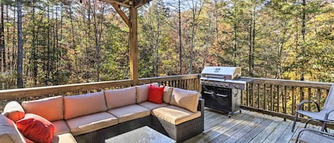 Mt Jackson Vacation Rental | 5BR | 3BA | 4 Steps to Enter | 3,300 Sq Ft