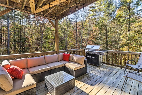 Mt Jackson Vacation Rental | 5BR | 3BA | 4 Steps to Enter | 3,300 Sq Ft