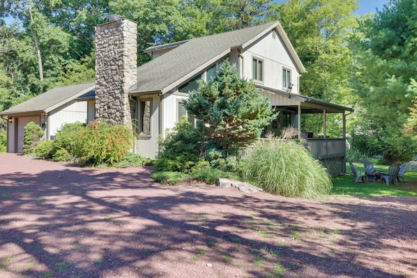 Lake Harmony Vacation Rental | 3BR | 2BA | 1,875 Sq Ft | Steps Required
