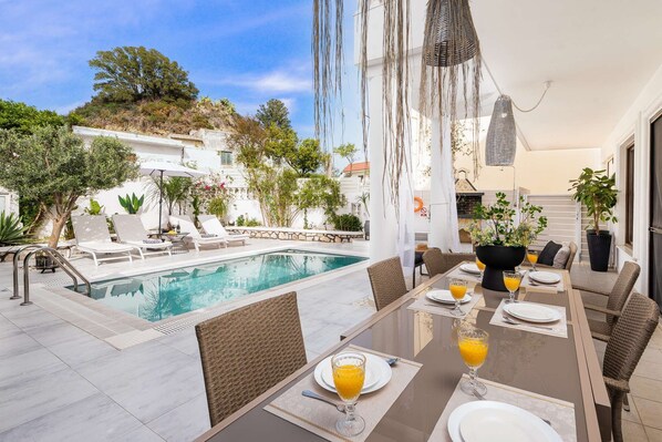 Outdoor dining