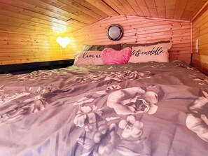 Love Byrds Queen loft