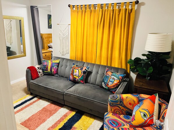 Lounge between the two bedrooms. not too big, but very cosy and homey...
