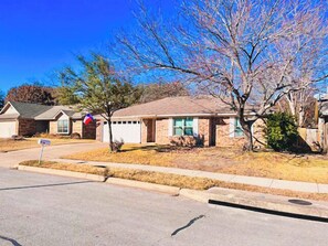 Hassle-Free Parking: Plenty of Driveway Space (No Garage Access)!