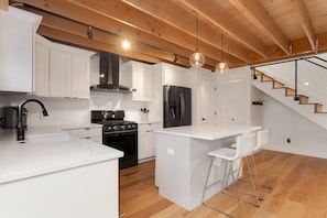 Open Concept Kitchen w/Custom Cabinetry & Quartz Counters