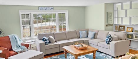 New large sectional- 177 Old Stage Road Centerville Cape Cod - Family Tides - New England Vacation Rentals