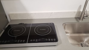 Electric induction cooker 