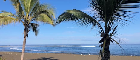Grande plage de sable noir de La Réunion