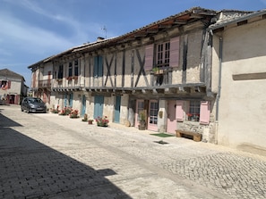 Le village de Montjoi