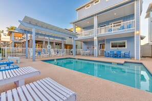 Private Pool - Take a dip in the private pool at House of Views