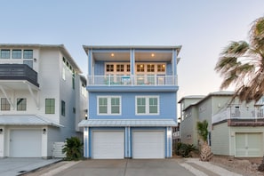 Outdoors - Front view or House of Views