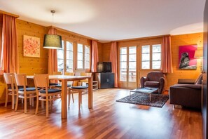 Dining area & living room