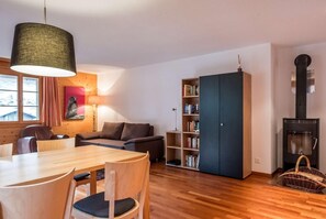 Dining area & living room