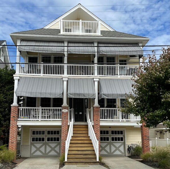 Front of the house
This is listing is for the lower level and left side garage
