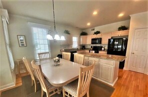 Dining area & Kitchen
