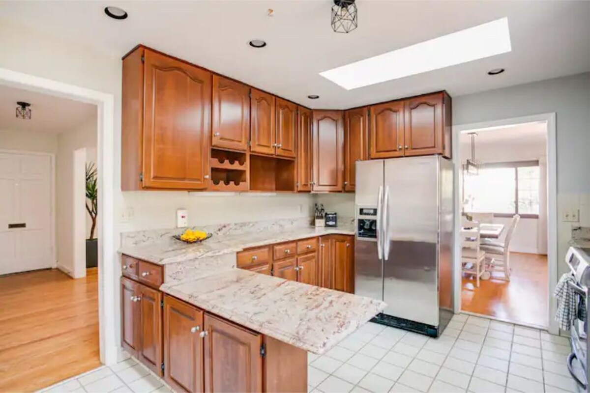 Peaceful and Spacious 4 BR Home by Old Town