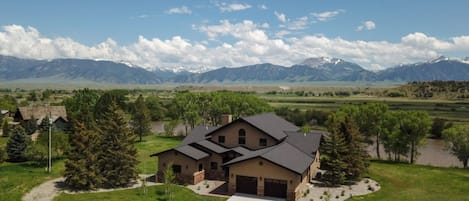 The front of the Madison River House